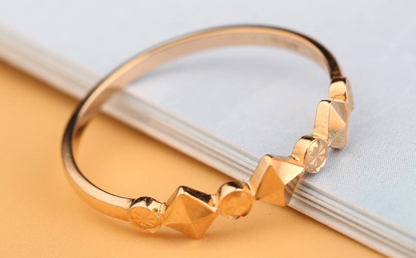 怀孕的准妈妈可以戴彩金戒指吗