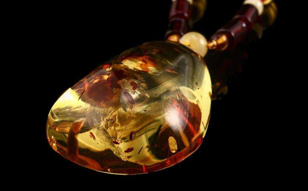 市面上的琥珀手串哪种更好