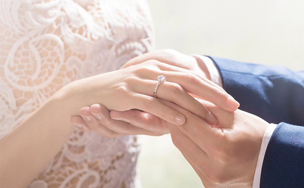 2019年在巴中结婚，钻戒买多大合适？