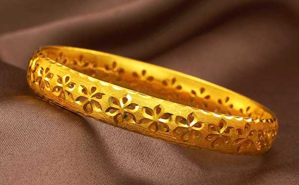 2019新年礼物：送妈妈黄金手镯好不好？