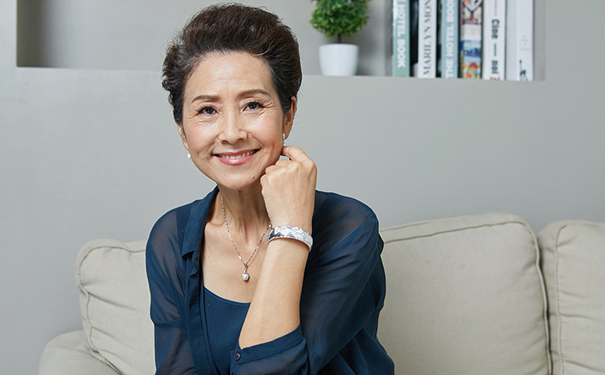 2019新年礼物：送妈妈银手镯会不会显得小气？