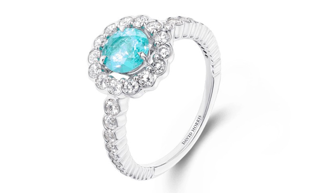 Elizabeth 系列白金戒指，by David Morris  主石为一颗0.91ct的圆形切割帕拉伊巴碧玺，点缀圆形切割钻石。