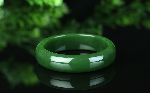 在巴中买碧玉手镯的价格是多少？