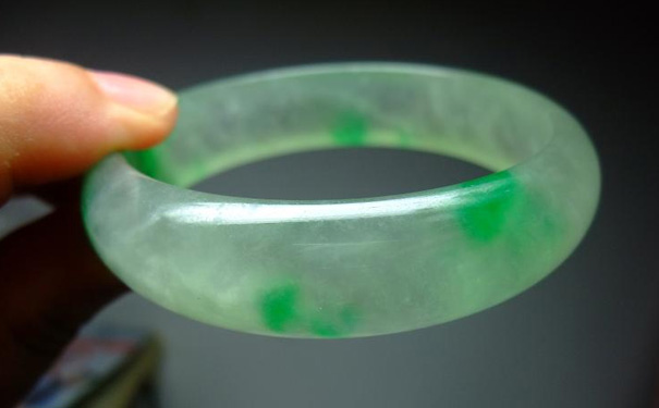 你知道翠丝种翡翠是什么吗，德西尔给你答案~