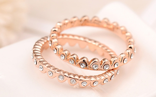 2019年佩戴镶钻戒指要注意什么