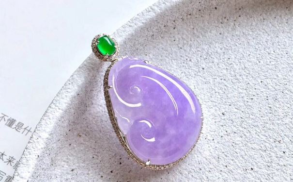 翡翠的颜色那种好看，自然少不了紫色