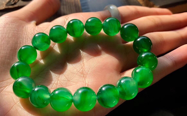 2019年过年送家人翡翠首饰怎么样？