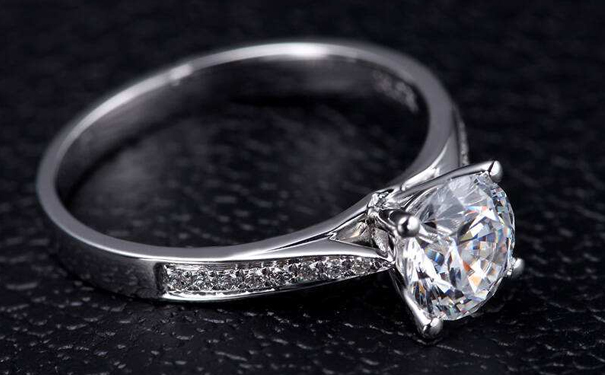 一万元的结婚戒指在巴中算什么档次的