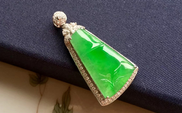 为什么翡翠没有品牌logo