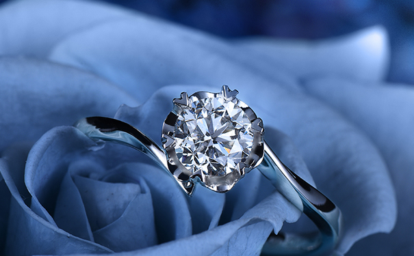 德西尔一个钻戒大概多少钱