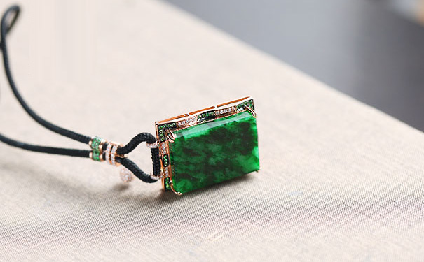 2019年买花青种翡翠要多少钱