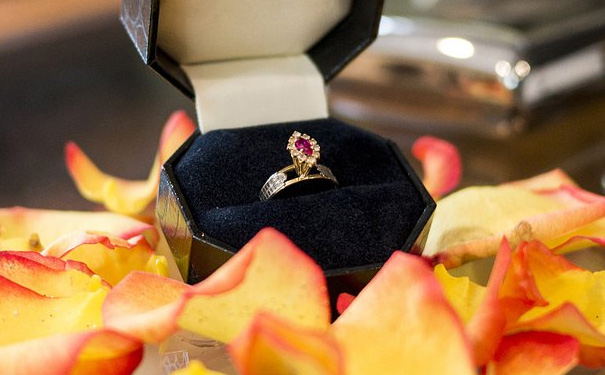 2019年买人工钻石首饰好不好