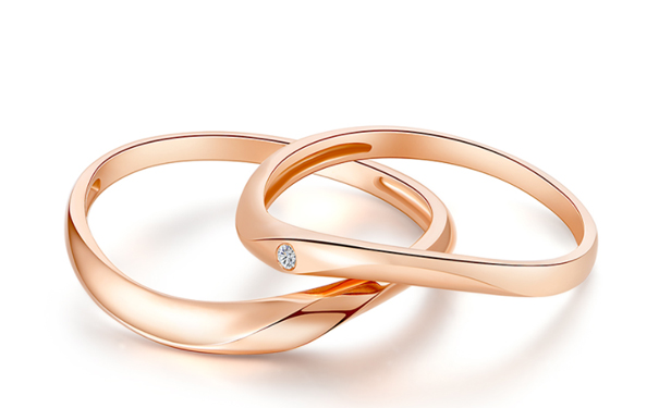 求婚戒指可以选择彩金戒指