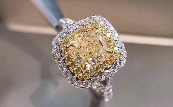 黄钻戒指的价格高吗，多少钱能买到