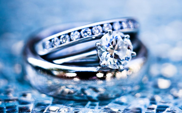 钻石戒指