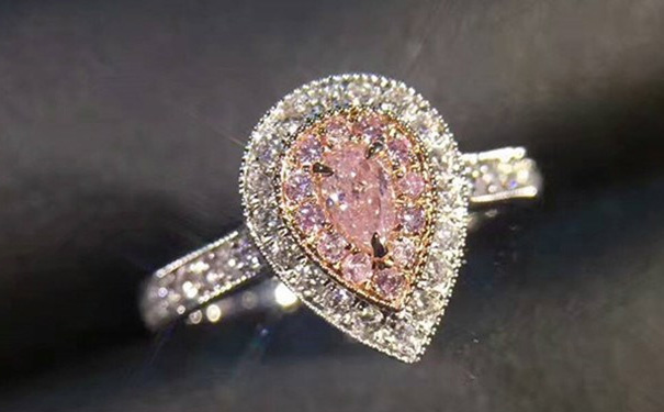粉钻戒指