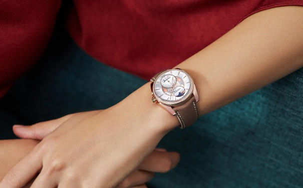 Tonda Métropolitaine Sélène腕表