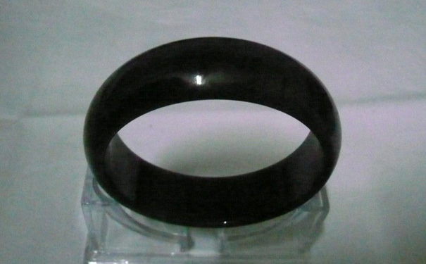 2019年买和田玉手镯什么颜色好