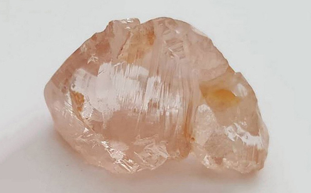 安哥拉在1月31日举行首场公开钻石招标