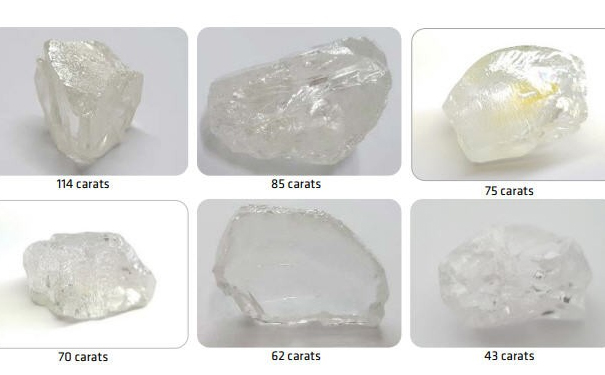 图：6颗 Type IIa 型无色钻石，重量为43ct至114ct