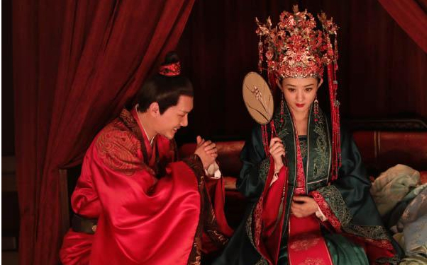 男红女绿的礼服是什么意思