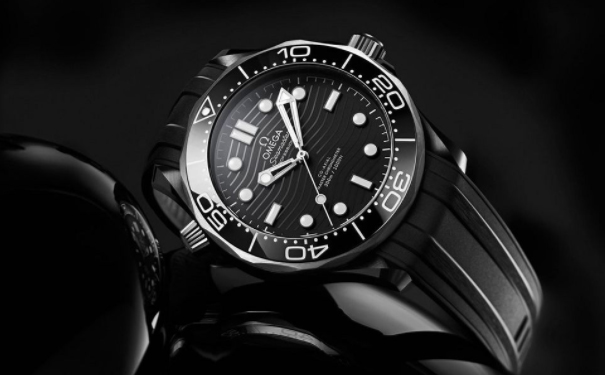 新作陶瓷表壳直径为43.5mm