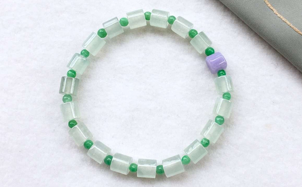 购买翡翠首饰的最佳时期