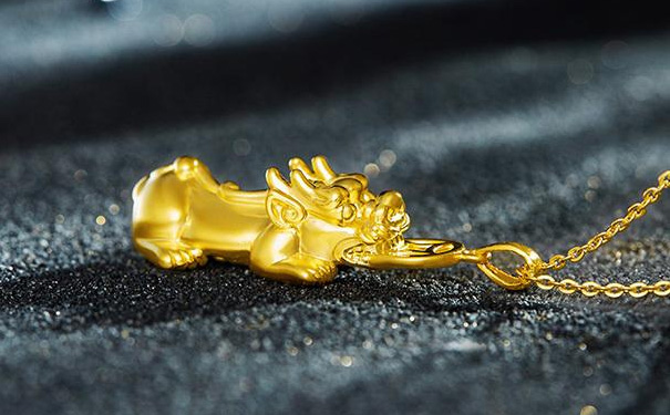 黄金吊坠