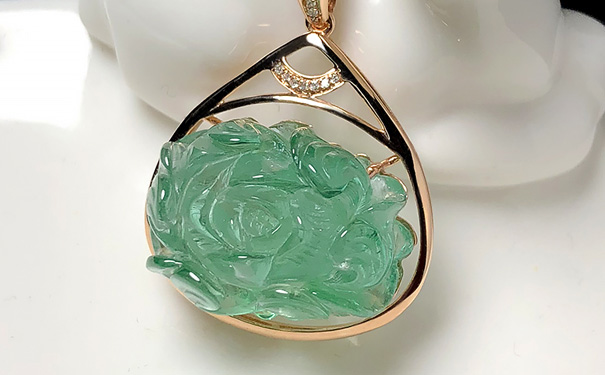 碧玺吊坠更适合什么人佩戴