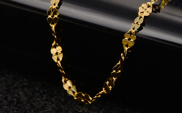 项链黄金材质的会越戴越长吗