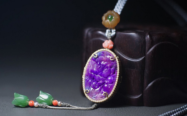 紫罗兰翡翠首饰是不是不好搭配