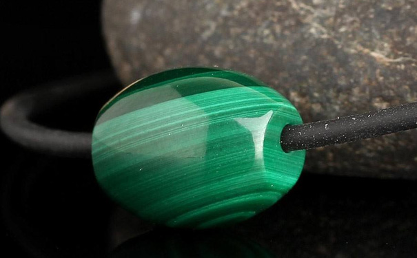 孔雀石吊坠的价格高不高，买要多少钱