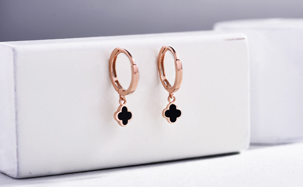 过年选择彩金耳环