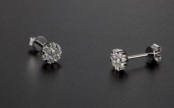 钻石耳钉