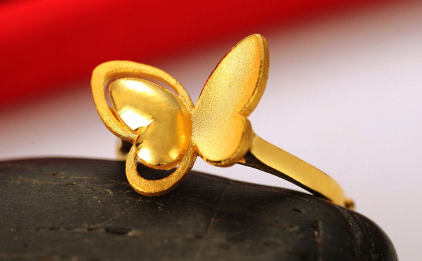 2019年买一个黄金戒指多少钱