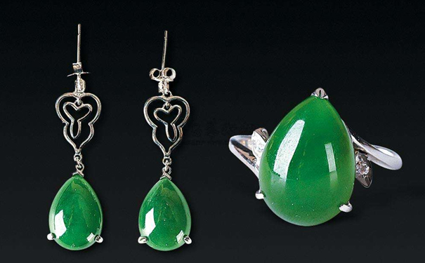 送妈妈翡翠首饰