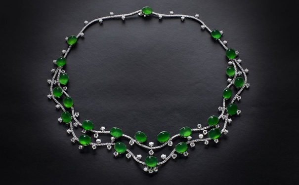 送妈妈翡翠首饰的选择