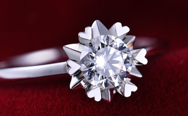 2019年买八心八箭钻石要多少钱，10000元够吗