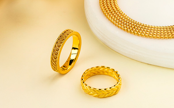 女士买一个黄金戒指大概多少克合适