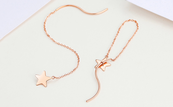 佩戴彩金耳环容易过敏吗