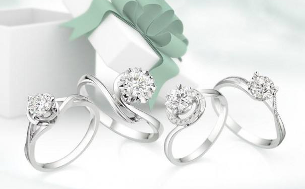 现在结婚戒指带哪个手指