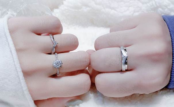 现在结婚钻戒是不是都比较贵？