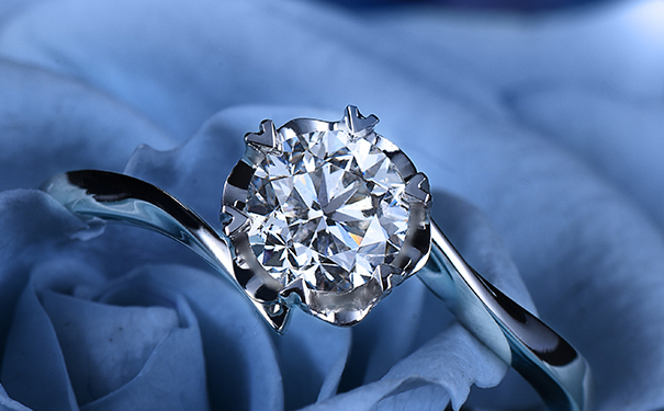 1万元能买到多大的钻石戒指