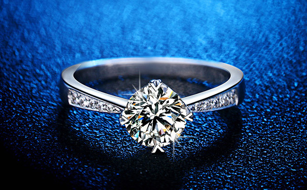 2019年买一枚50分四爪钻戒要多少钱