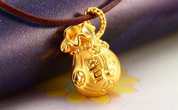 你知道黄金福袋吊坠的寓意吗，你买对了吗