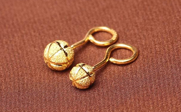 2019年购买纯金耳钉要注意什么