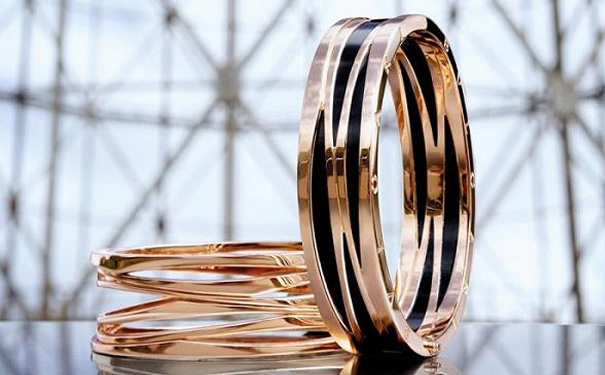 宝格丽重塑经典，用复刻版演绎B.zero1系列。