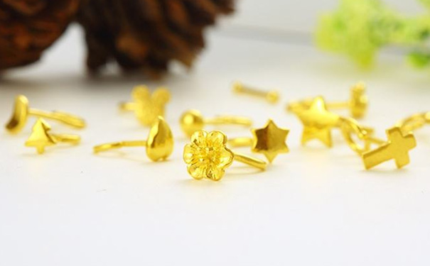 2019年在巴中买纯金小耳钉多少钱一对 2019年在巴中买纯金小耳钉多少钱一对