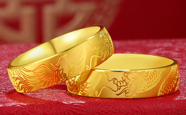 结婚纪念日送黄金首饰