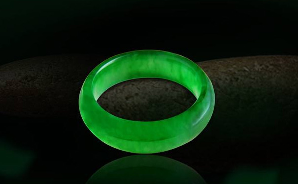 现在什么人不适合戴玉，你的玉戴对了吗？